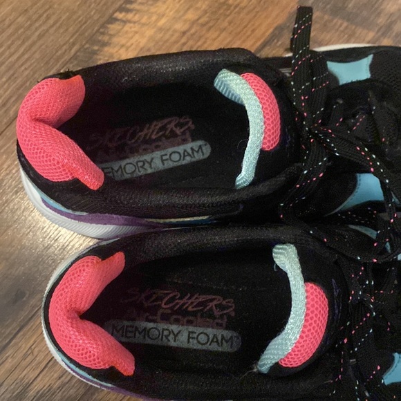 Skechers air cooled memory foam tennis shoes size 8.5 - Picture 2 of 5